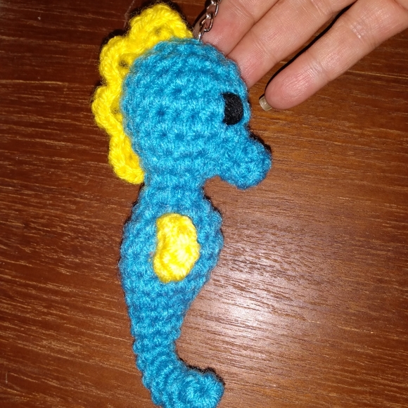 NEW Keychain Seahorse Purse Tag Blue Crochet HANDCRAFTED - Picture 3 of 7